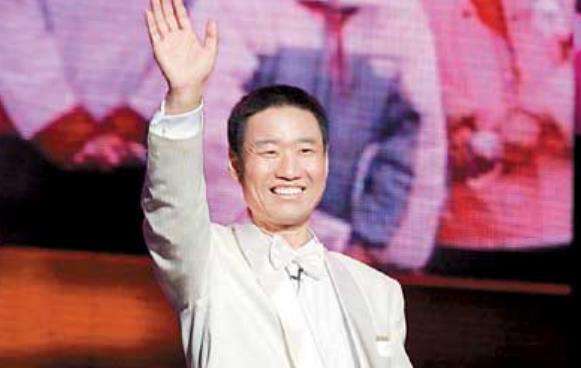 纪实丛飞公益11年捐款300多万患癌离世5年后妻子被砸身亡