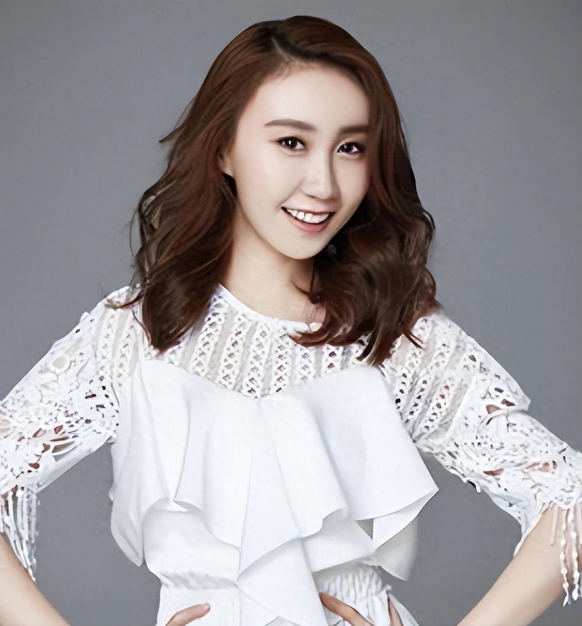 回顾水亦诗30岁离开央视被网友称为播二代将成为带货主播