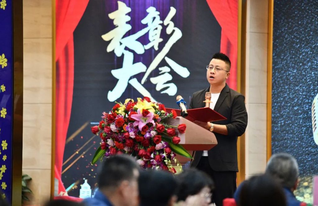 表彰合影会上广东为众消防董事长:林少尤,总经理:聂胜红发表致词.