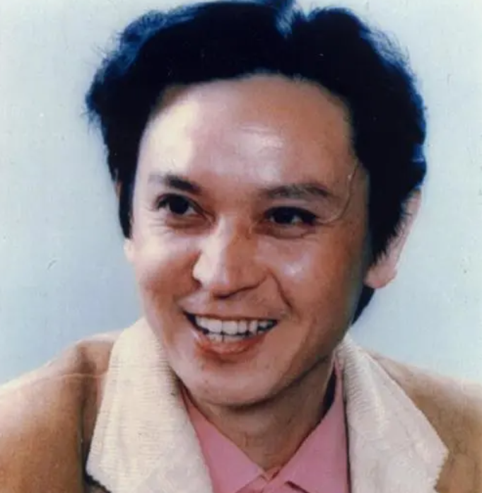 姬麒麟与爱人张百灵是大学同学.