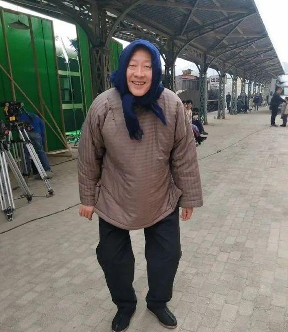 回顾侯天来从自行车厂钳工到著名老戏骨他对妻子和女儿有愧疚