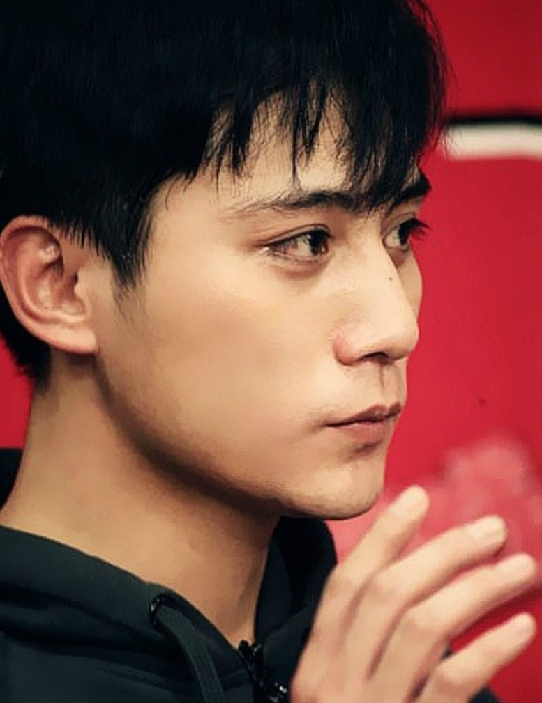 回顾演员刘烨和谢娜同居6年为何转身娶了外国人安娜