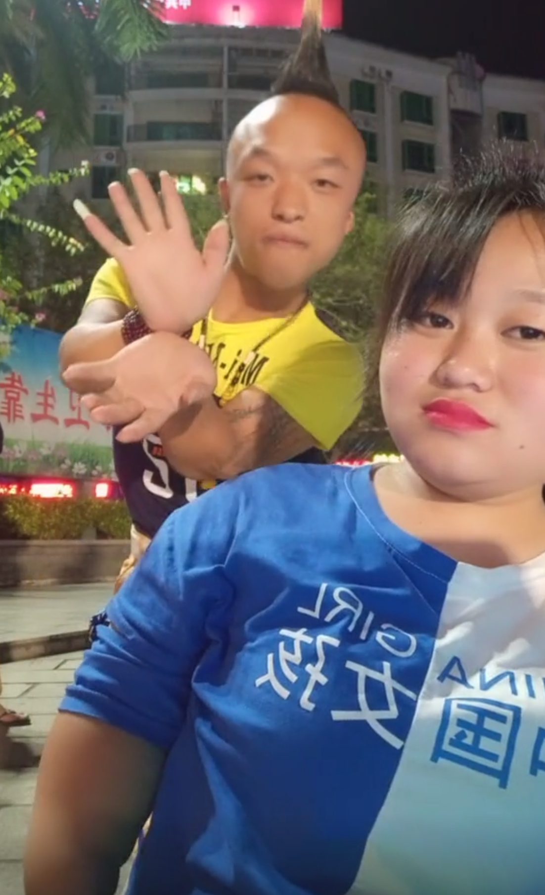 回顾侏儒网红小玉身高1米嫁17米云南帅哥怀孕后被逼打胎