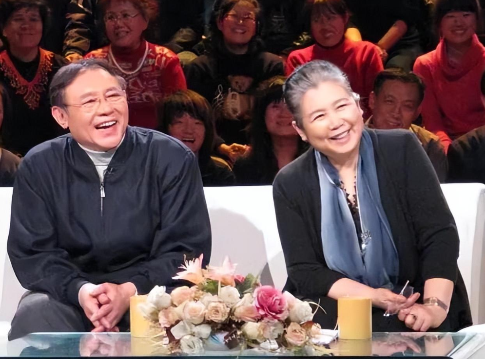 邹赫威听到后,笑眯眯地把早饭端了进来,李文玲吃了一口,顿时面色僵硬