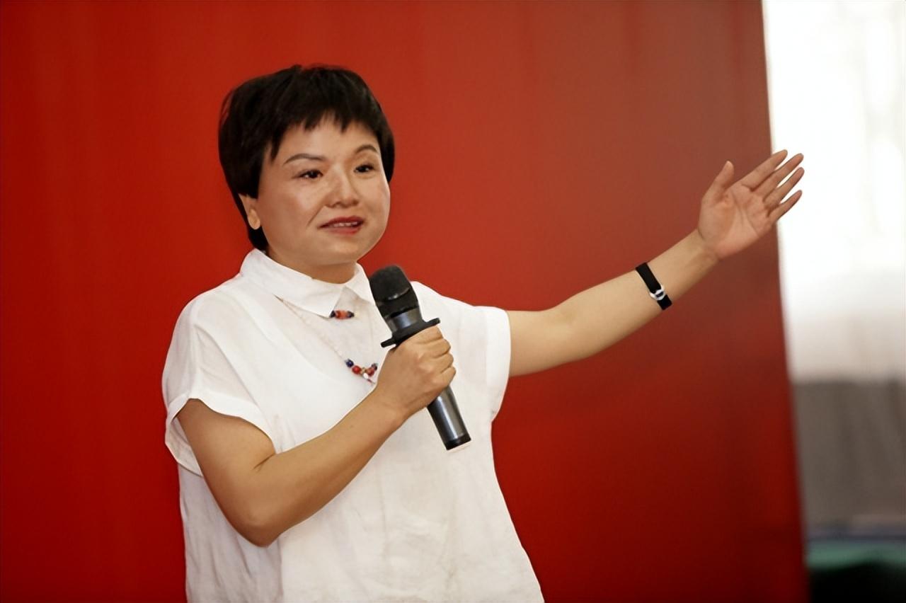 而排在前两位的,则是腾讯创始人:马化腾和陈一丹.