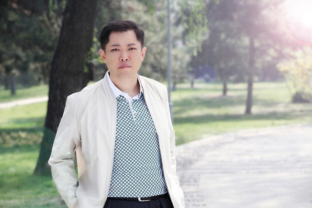 翟俊杰的女儿翟小乐是武警电视宣传艺术中心的编剧,他是父母的第一个