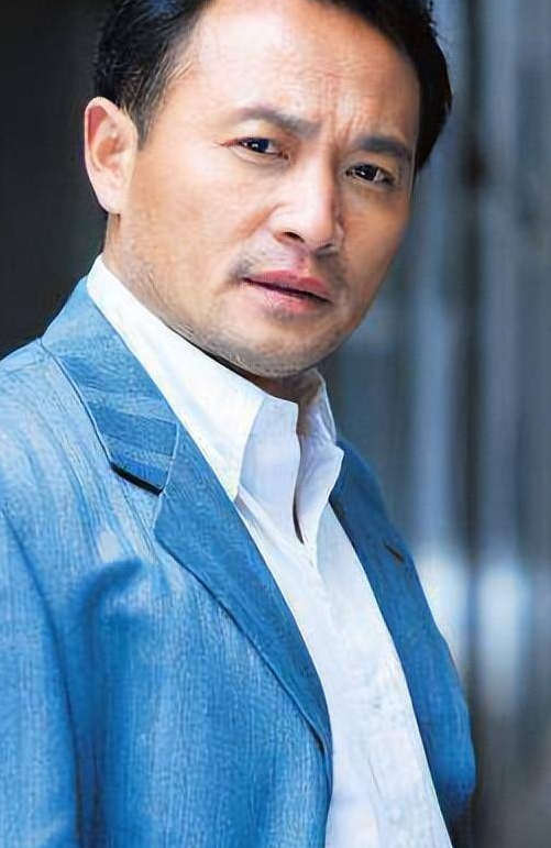 他在《一场风花雪月的事》,《无雪的冬天》,《重案六组》里都有精彩