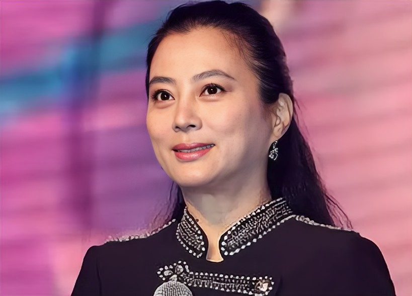 回顾玉兔精李玲玉:两婚两离,单身抚养儿子多年,如今靠商演捞金