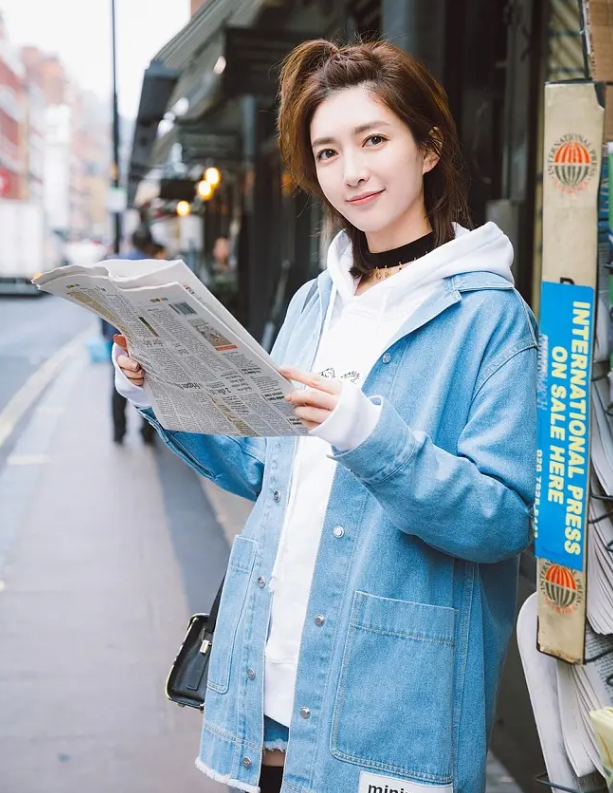 而跟随着江疏影名气一起到来的,还有她的感情.