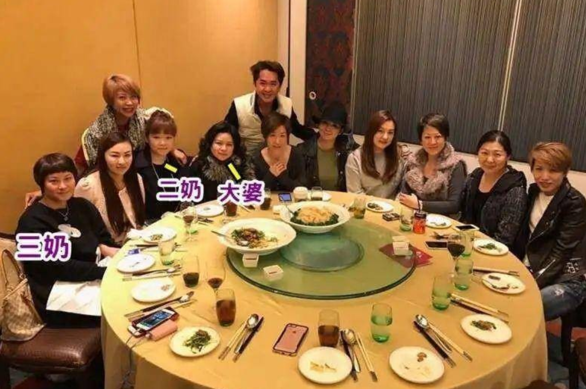 邓兆尊和三个女朋友