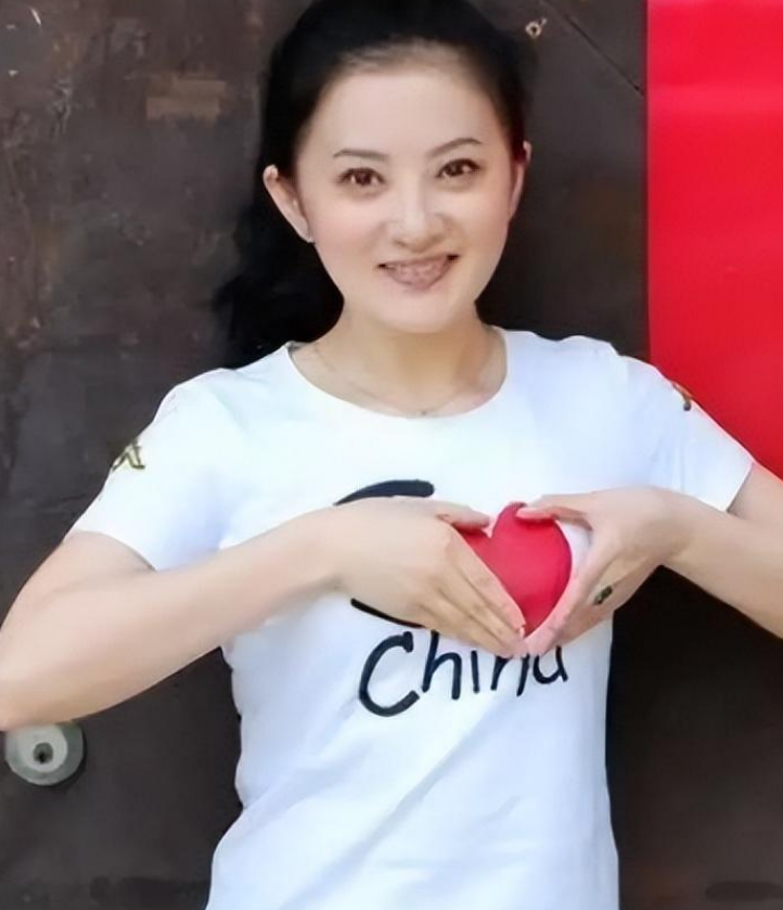 回顾小婉君金铭9岁爆红18岁考北大撒贝宁曾发誓娶她42岁仍单身