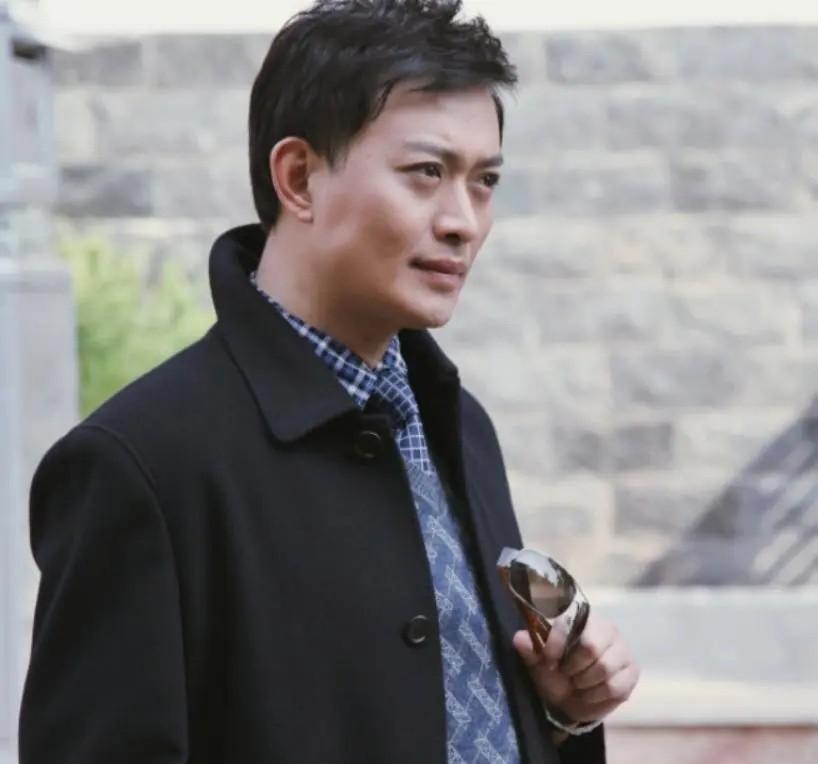 回顾黄海冰不接受前妻丁克二婚娶小12岁娇妻婚后幸福圆满