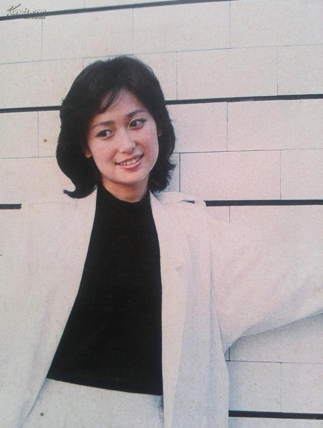 回顾左翎跟丈夫离婚二婚嫁入豪门至今无子如今60岁过得怎样