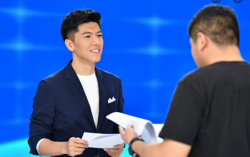 回顾冯硕从内蒙古走出的著名主持当过5省主持人对家乡情深