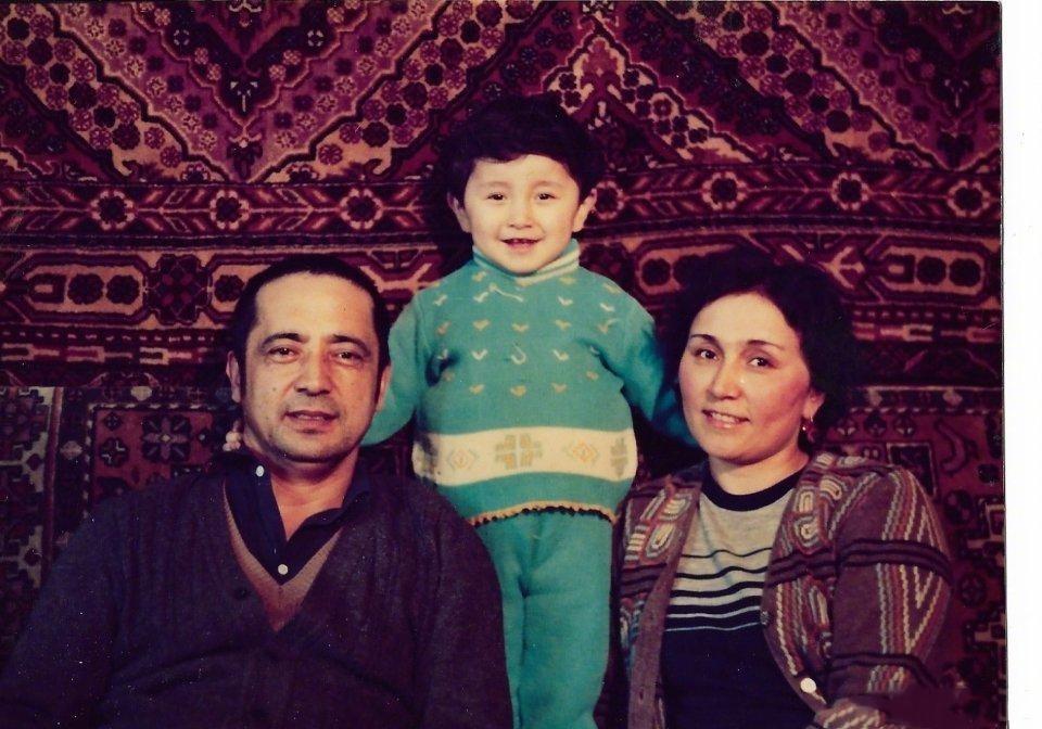 回顾尼格买提30岁娶帕夏古丽结婚9年没生孩子风光背后有泪水