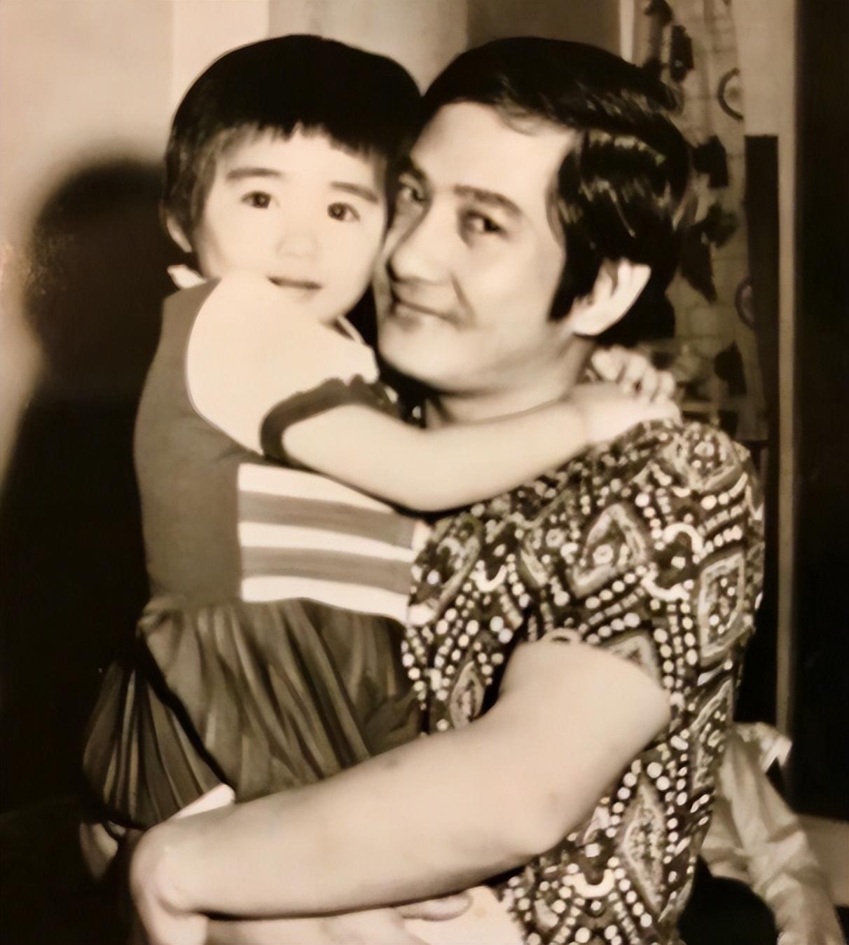 回顾黎姿拒绝许晋亨嫁残疾富豪生三个女儿51岁被老公宠上天