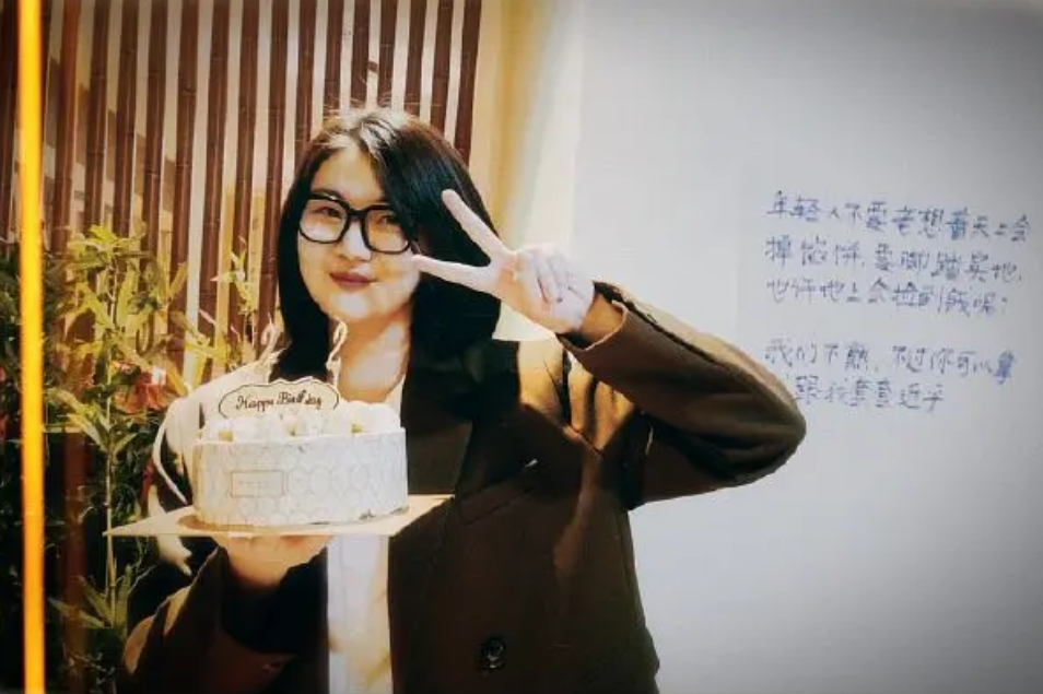 安然,安诺(张昕琦,张昕瑶饰)安欣和欧阳懿的双胞胎女儿,童年时期跟随