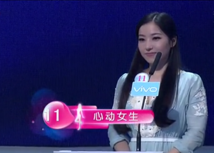 播放了伍逸的个人介绍,伍逸说自己已经5年没有开过火,5年没有洗过衣服