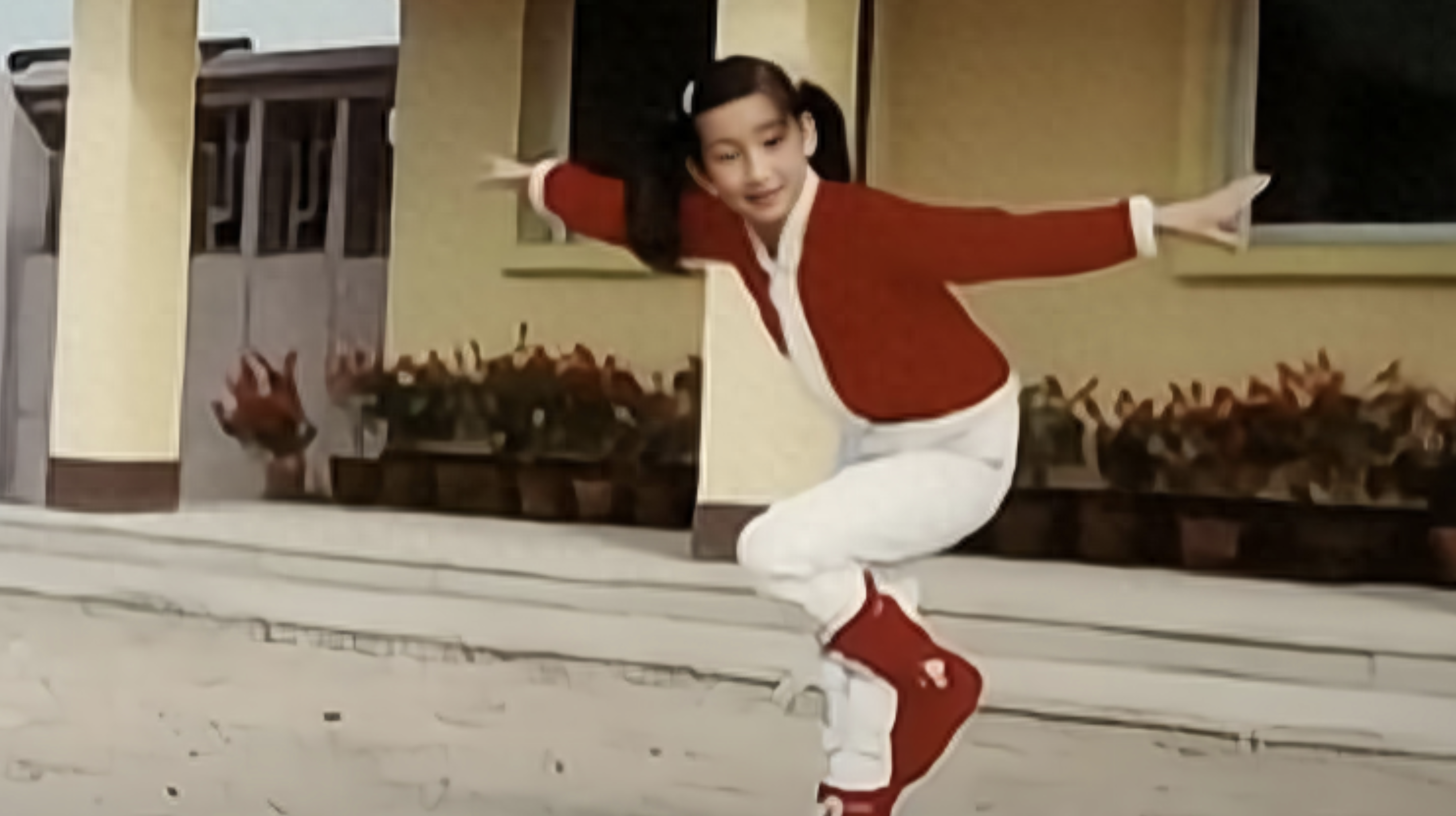 回顾影后秦海璐每月给丧子丧夫的婆婆生活费以后我就是您亲女儿