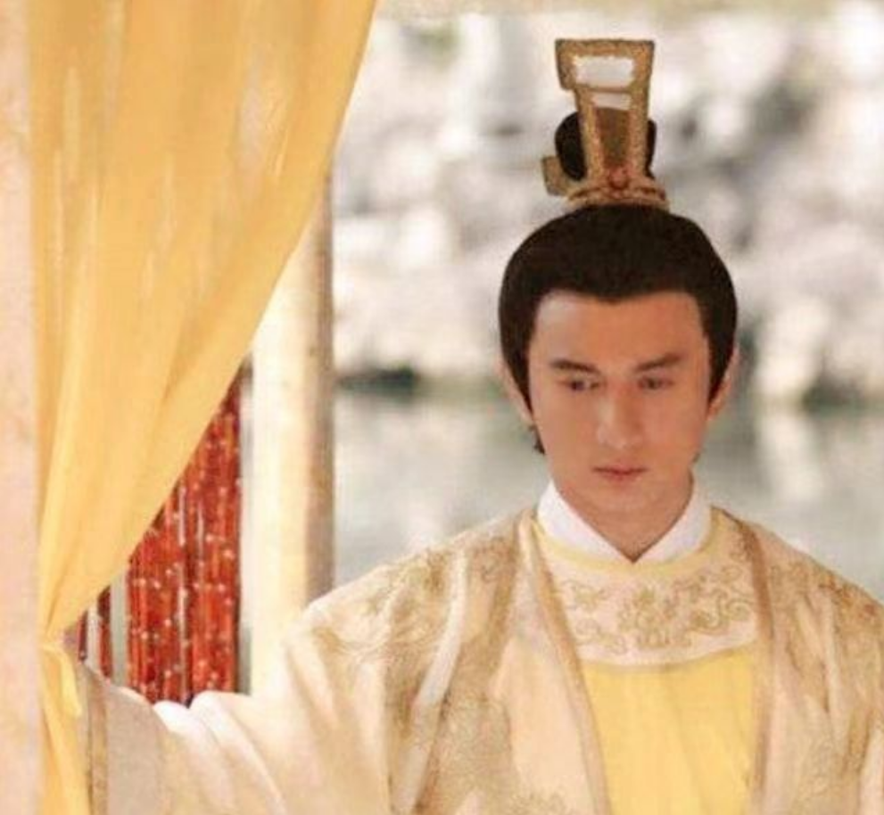 政治上是巨人道德上是圣人军事上是猛人艺术上是超人他是谁