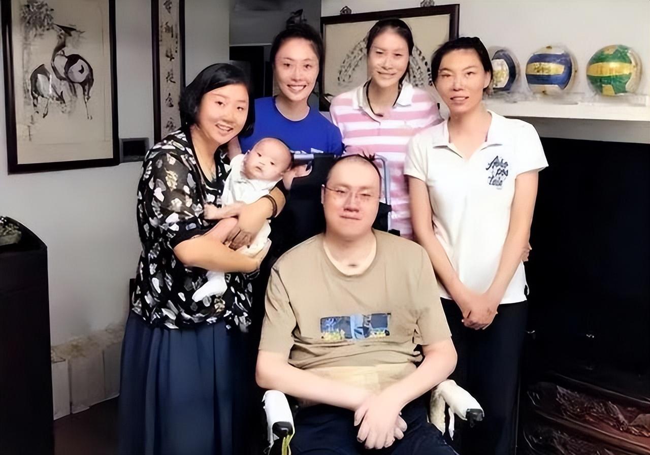 回顾中国女排周苏红再婚后不忘照顾瘫痪前夫你就是我的亲弟弟