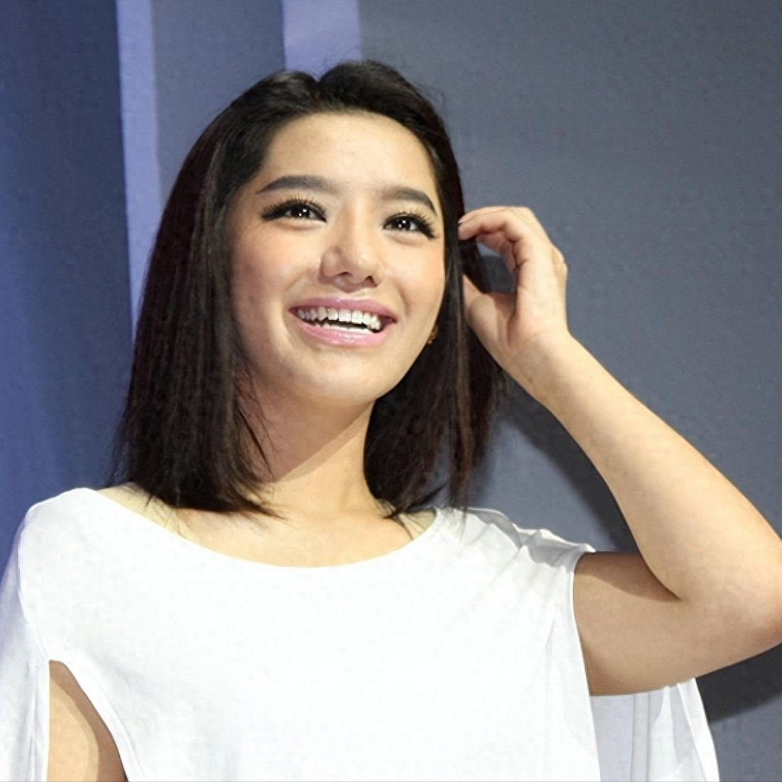 回顾超女冠军江映蓉因整容失败像怪物全身只剩眼珠是自己的