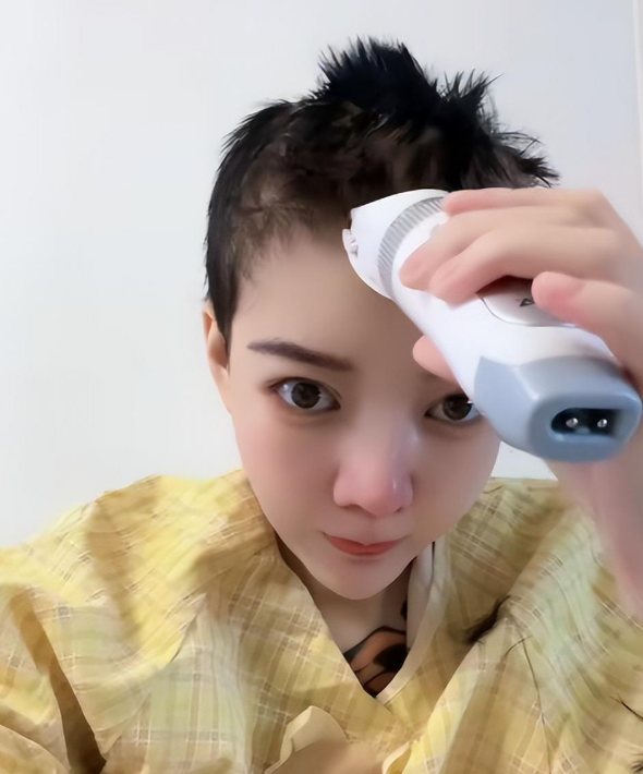 纪实28岁电竞教练"菲菲",癌症离世!生前常熬夜吃外卖