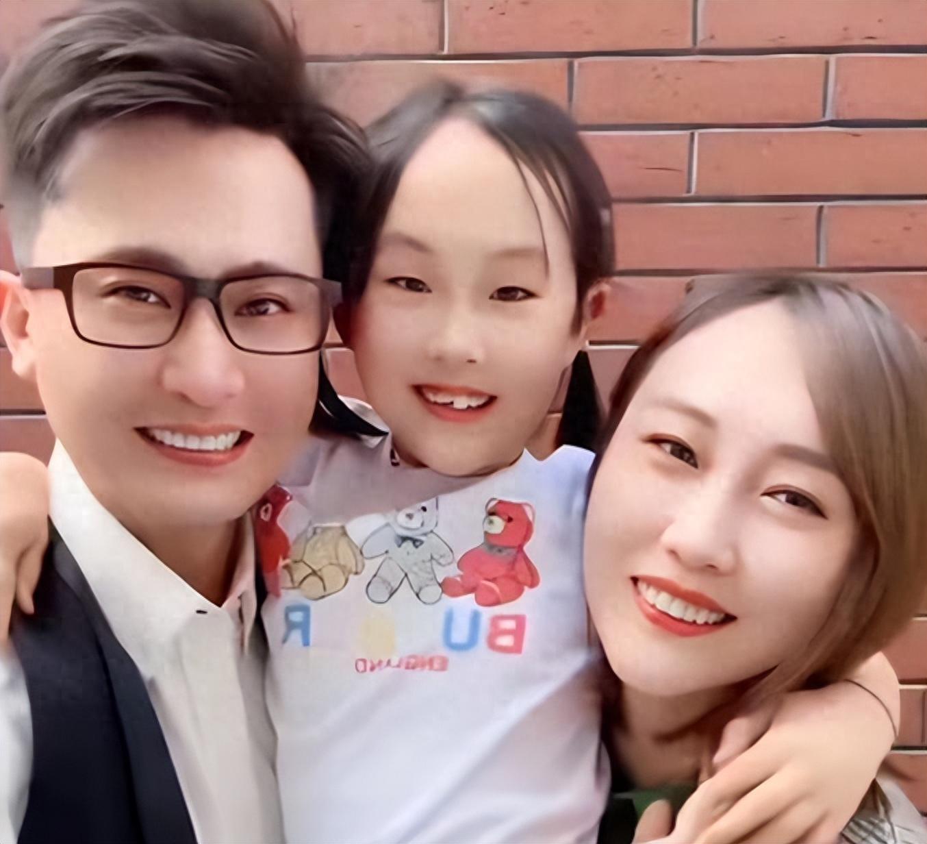 回顾杨帆娶平凡妻子李松奇生下两个女儿日子过得有滋有味