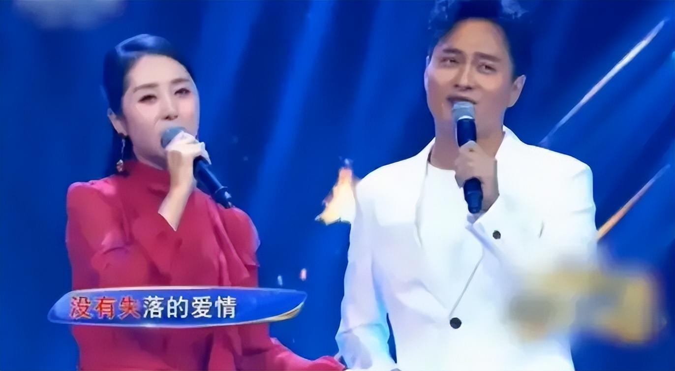 回顾星光大道云飞抛弃原配离婚后娶小10岁娇妻被冤枉的有多惨