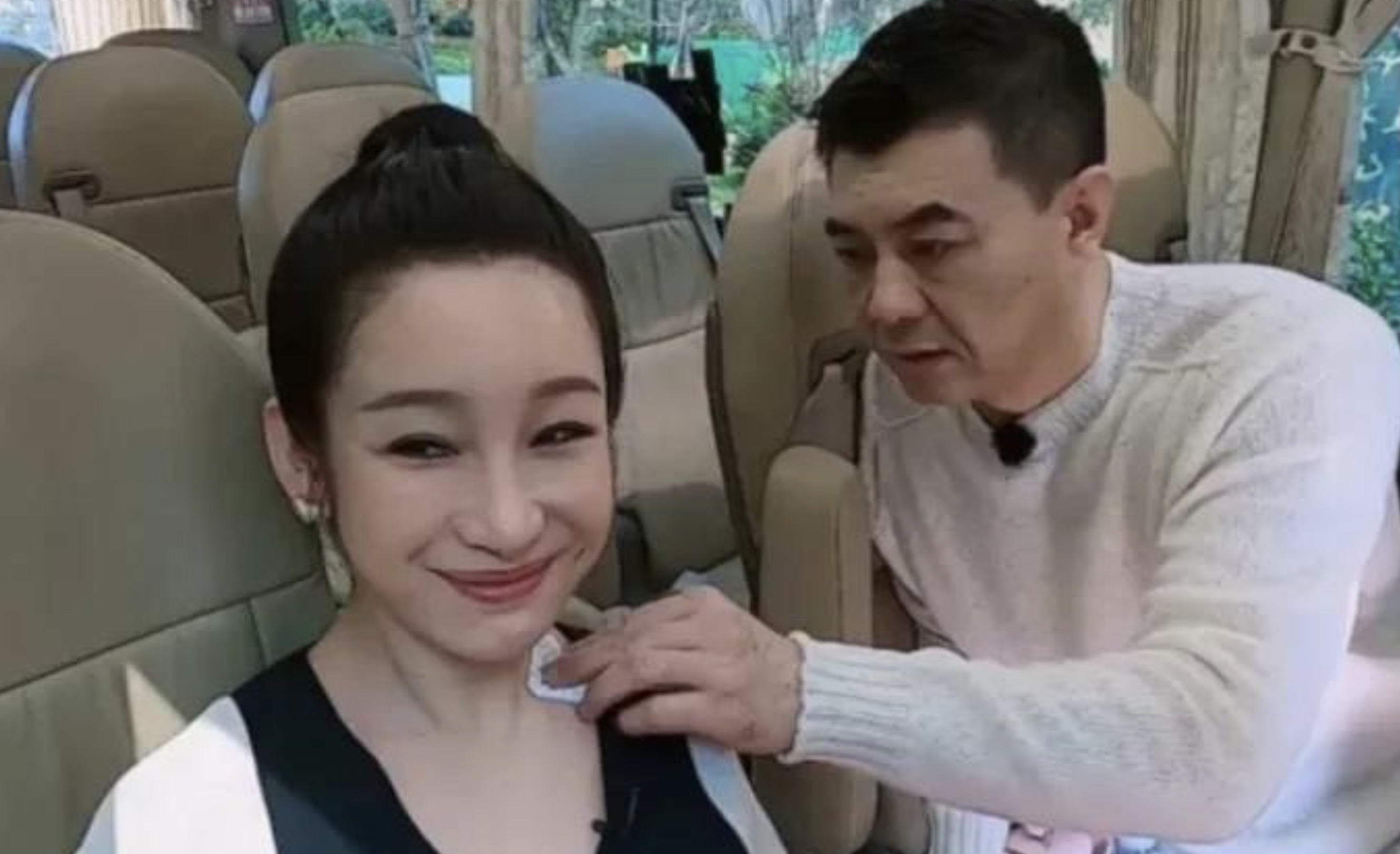 回顾影后秦海璐每月给丧子丧夫的婆婆生活费以后我就是您亲女儿