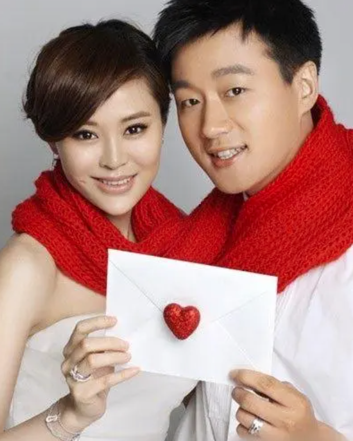 回顾关悦曾被佟大为分手复合后8年为对方生3胎用泪水换幸福