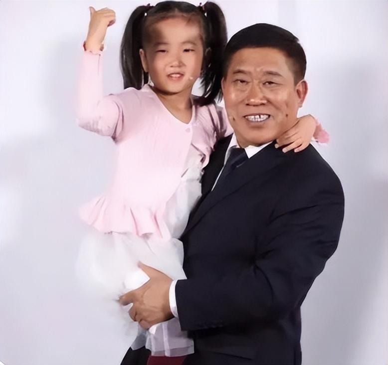 杜旭东的妻子叫刘玉凤.两人刚在一起时,还闹了场笑话.