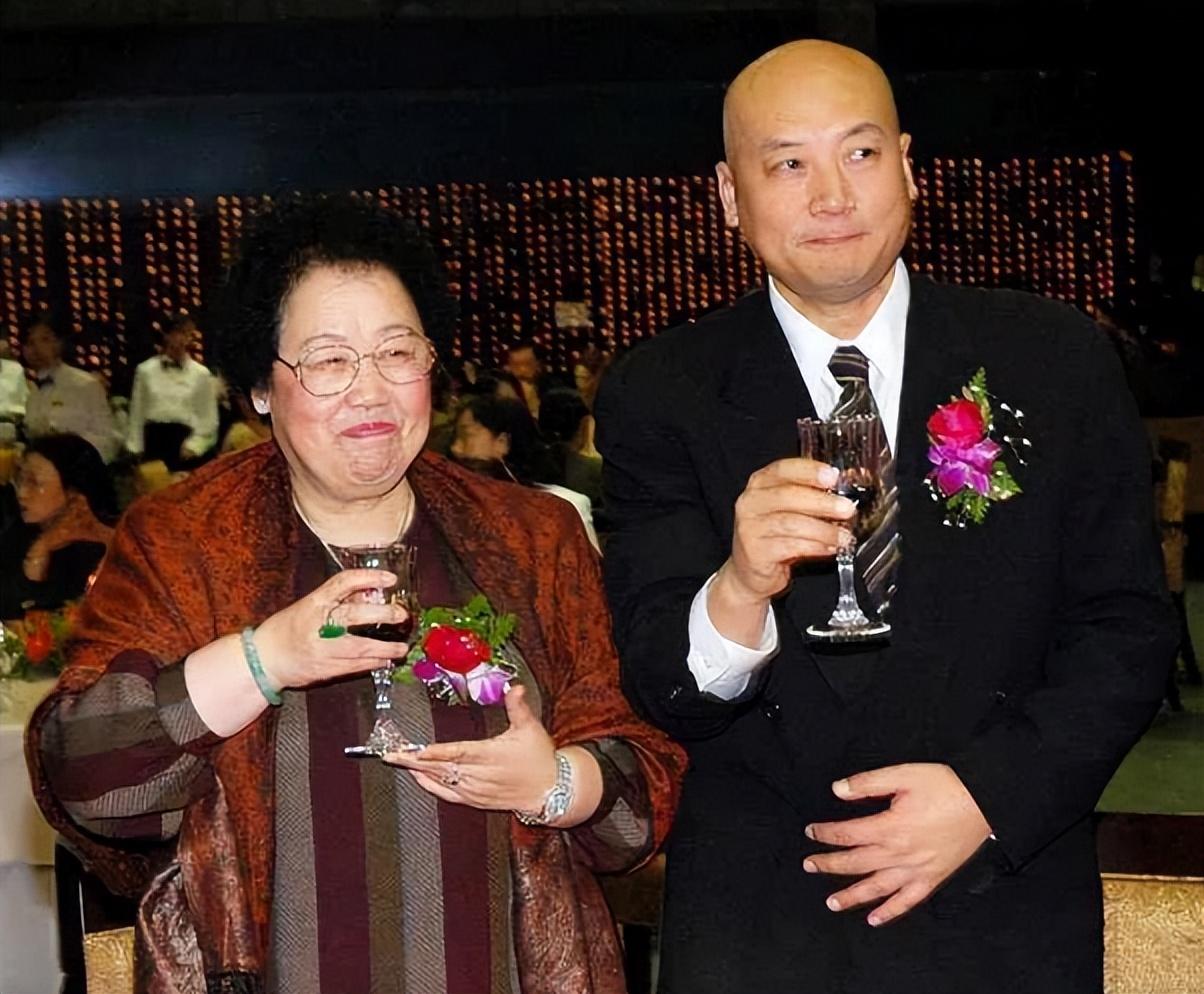 回顾迟重瑞三个孩子没一个亲生甘愿当后爸只因深爱女强人妻子