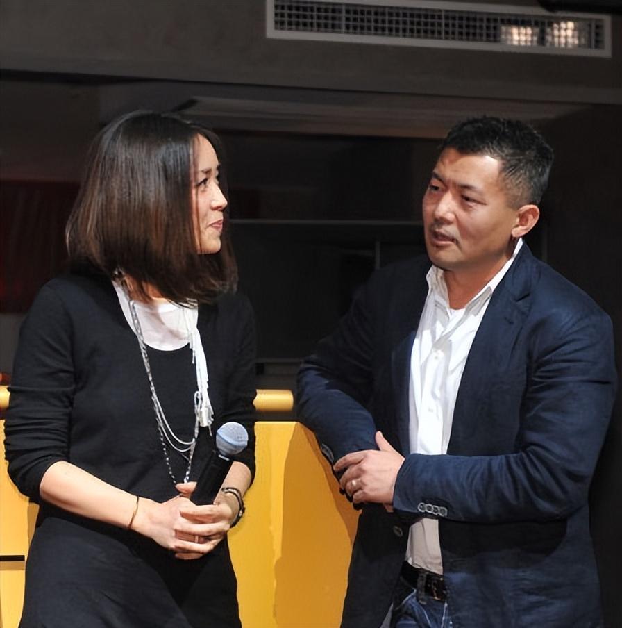 回顾孟桐爱上未婚生子的那英婚后把她宠成宝待继子如亲生
