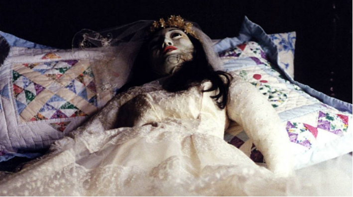 1931年22岁女孩去世后美国变态医生与其尸体同床7年我爱她