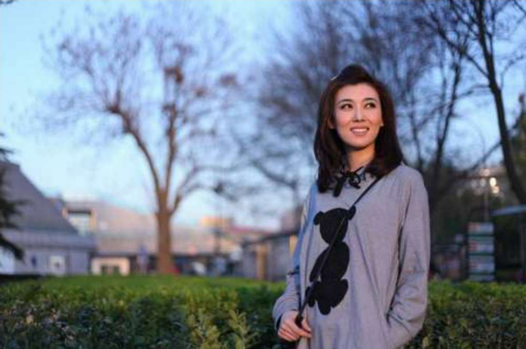回顾央视女主持李红被誉为全国男人的女神饱受家庭传闻的困扰