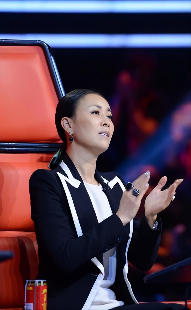 回顾孟桐爱上未婚生子的那英婚后把她宠成宝待继子如亲生