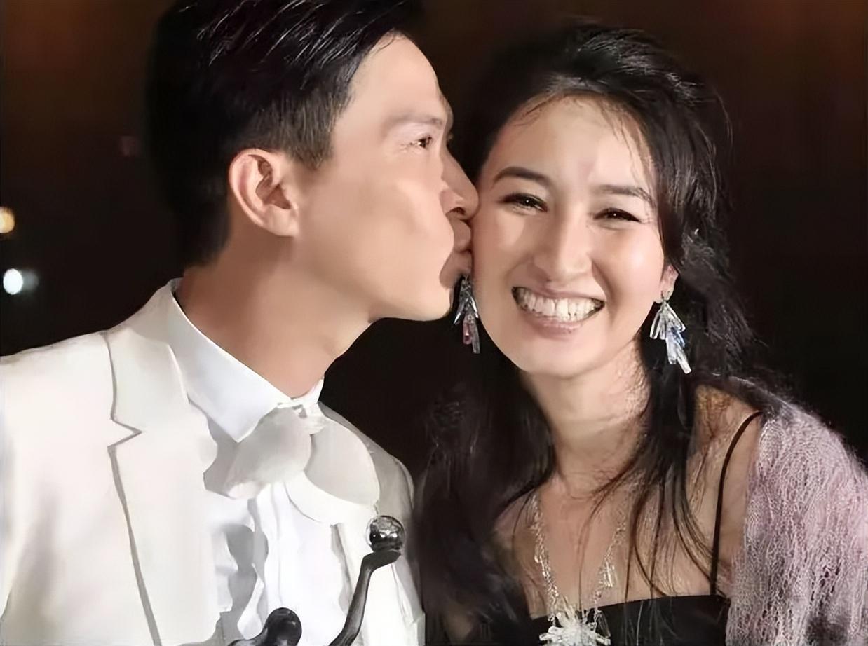 回顾张家辉遇到大3岁关咏荷后再也不想放手余生不让她流泪