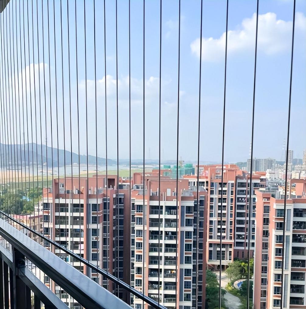 建议大家:千万别再装"鸟笼式"防盗窗!如今这么做,美观又防盗