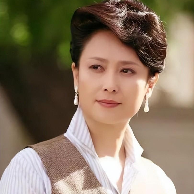 但就在收获爱情的同时,左翎的事业也开始转运了.