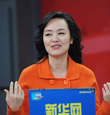 回顾央视主持人孙小梅嫁小2岁哈佛大学海归58岁的她状况如何