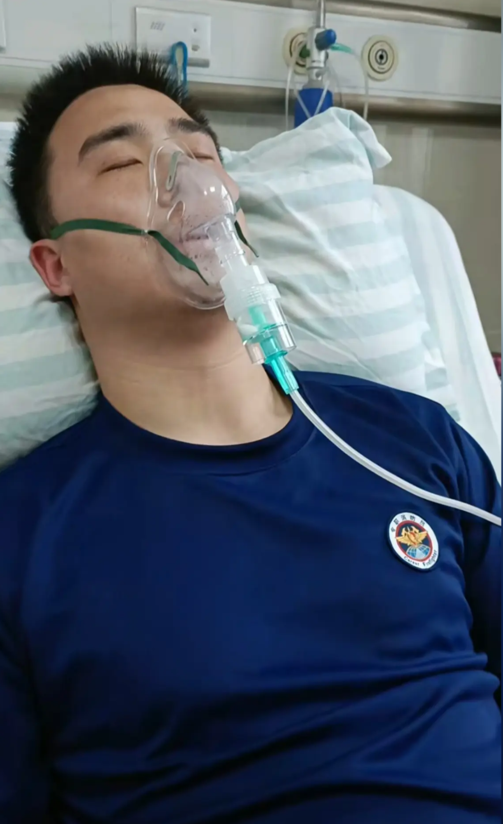 回顾:消防员因救小女孩而中毒,智力退到3岁,众人合力陪伴他成长