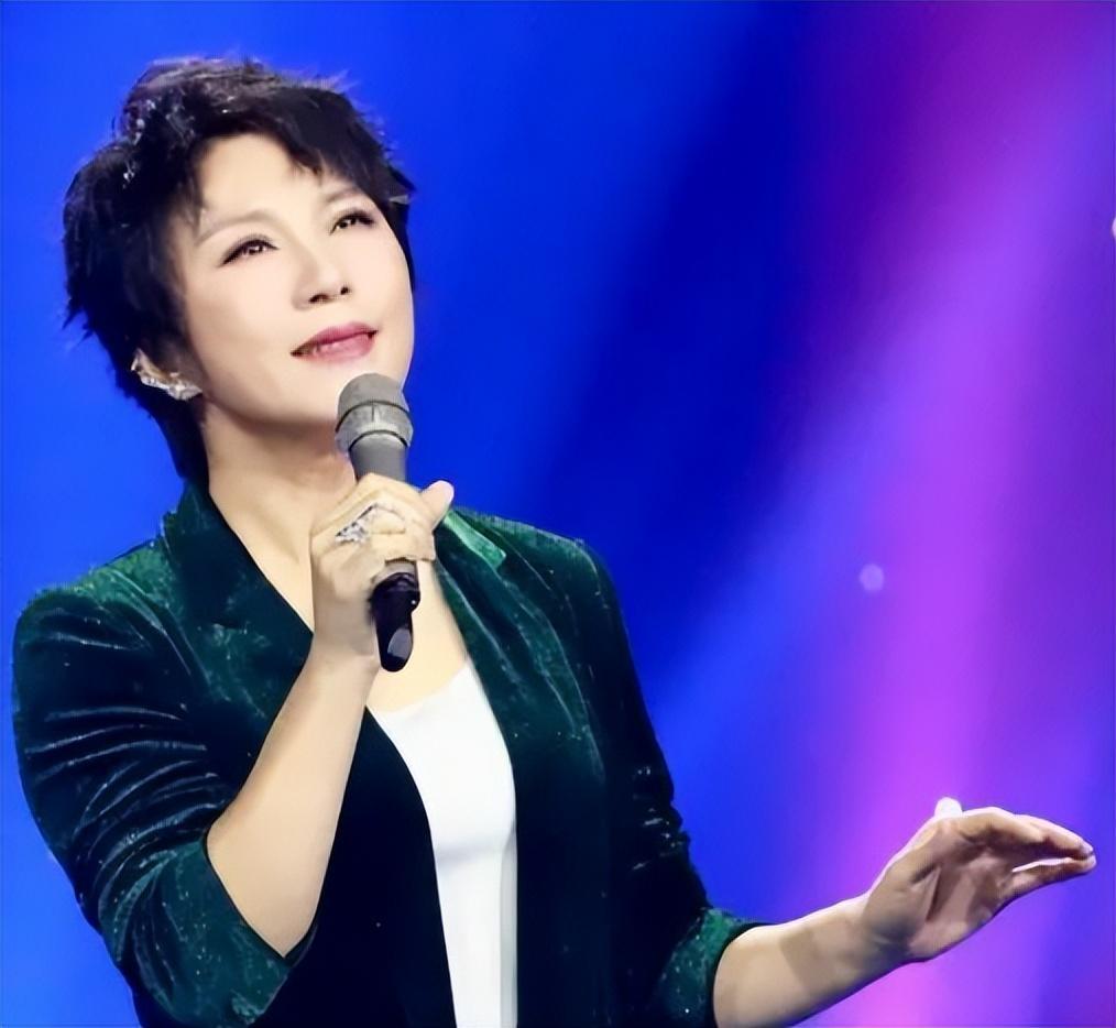 02"业余歌手"却勇夺金奖