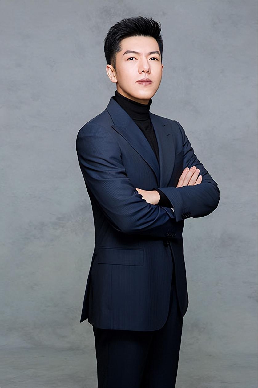 回顾冯硕从内蒙古走出的著名主持当过5省主持人对家乡情深