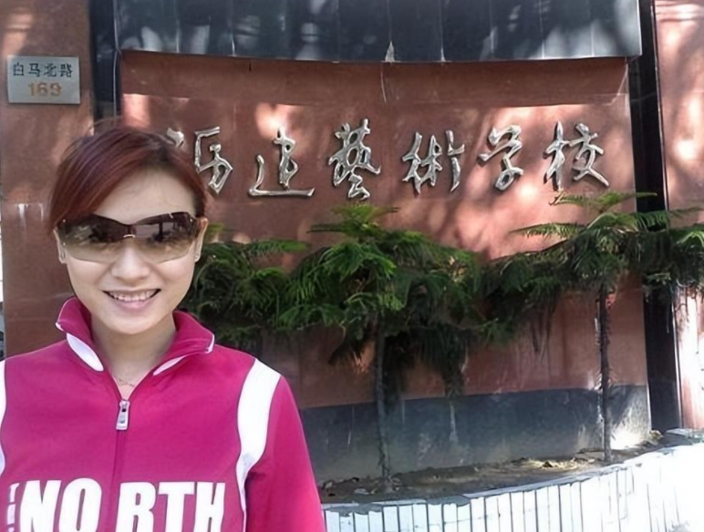 回顾叶一茜23岁嫁给田亮结婚15年儿女双全是超女中的大赢家