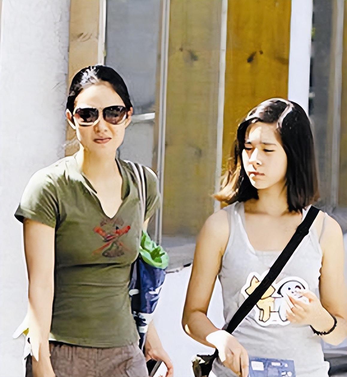 恰巧,姜一郎也回国看望爷爷奶奶,见到周韵,更是一脸的怒气,说她破坏