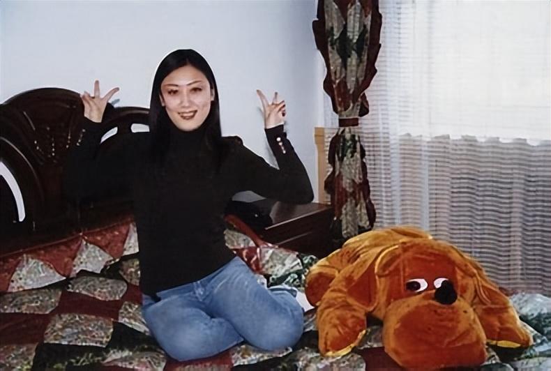 知名的刑侦专家参加的案情研讨会中,专家听取了有连丽丽案件的汇报后