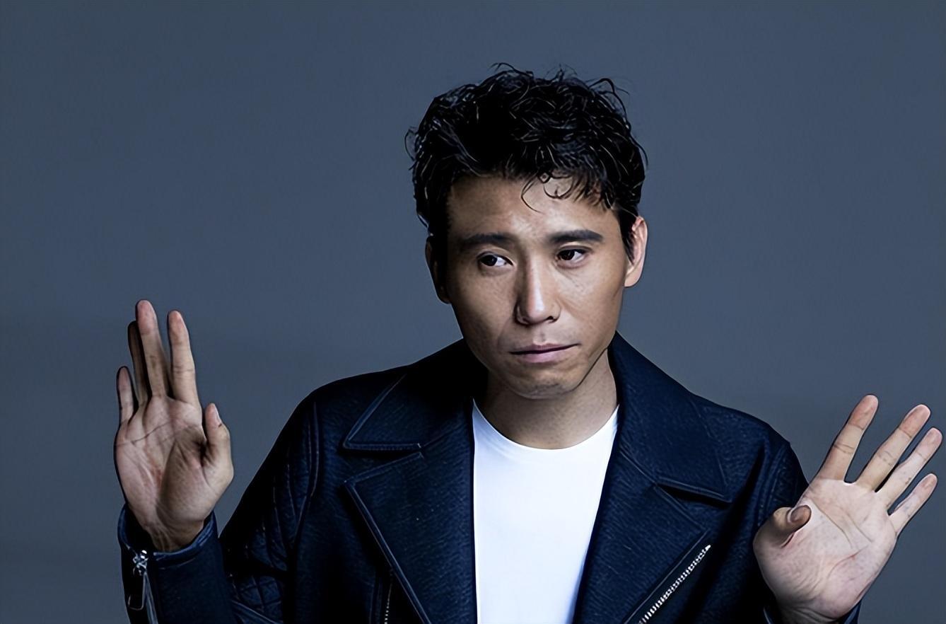 回顾李乃文曾不温不火娶圈外妻子年近五十慢慢变知名演员