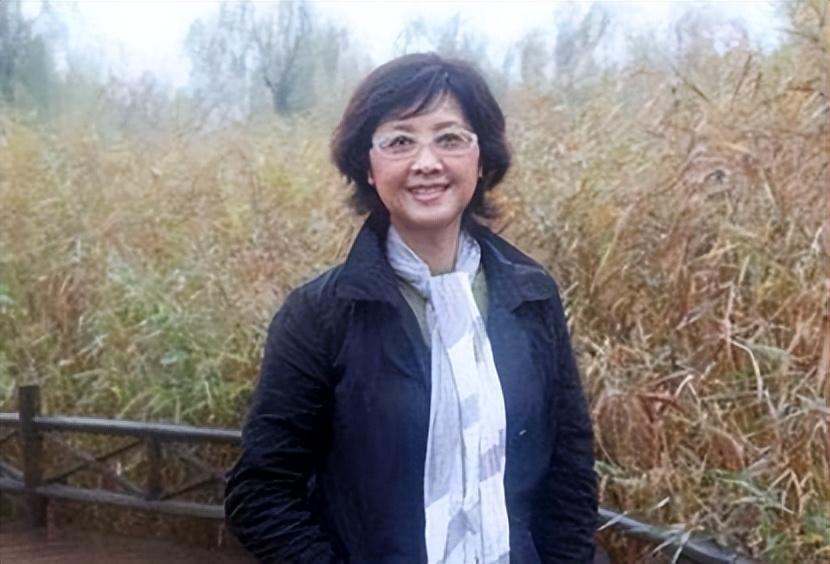 回顾红极一时的朱琳丈夫原是工人当年的一个错误决定遗憾终生