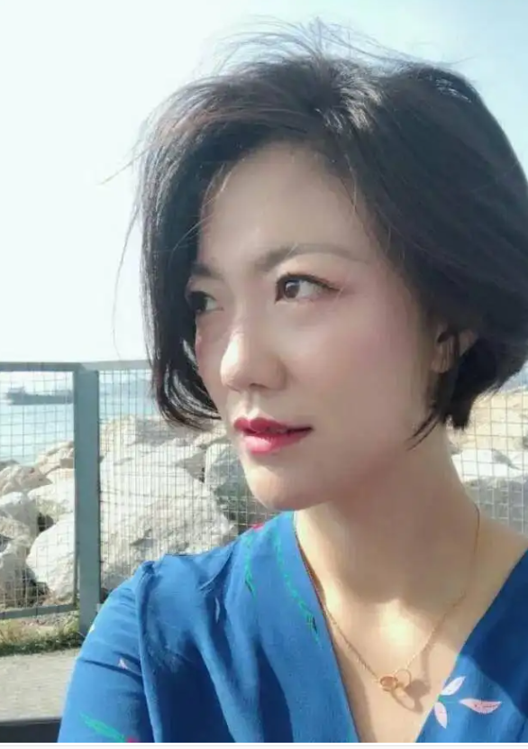 回顾龙婷曾是星光大道冠军受邀参加春晚后为何街头卖唱